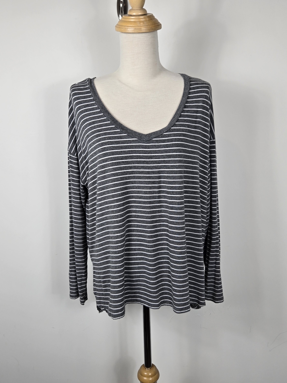American Eagle Soft & Sexy Striped V Neck Long Sleeve Top M Oversized Casual